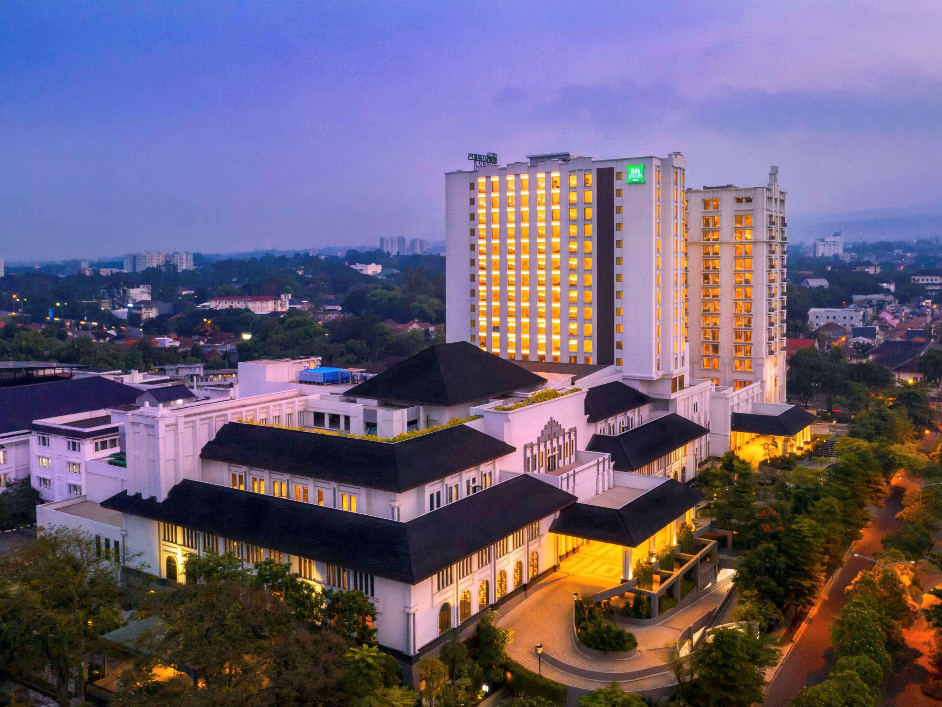 Ibis Styles Bandung Grand Central Exterior photo