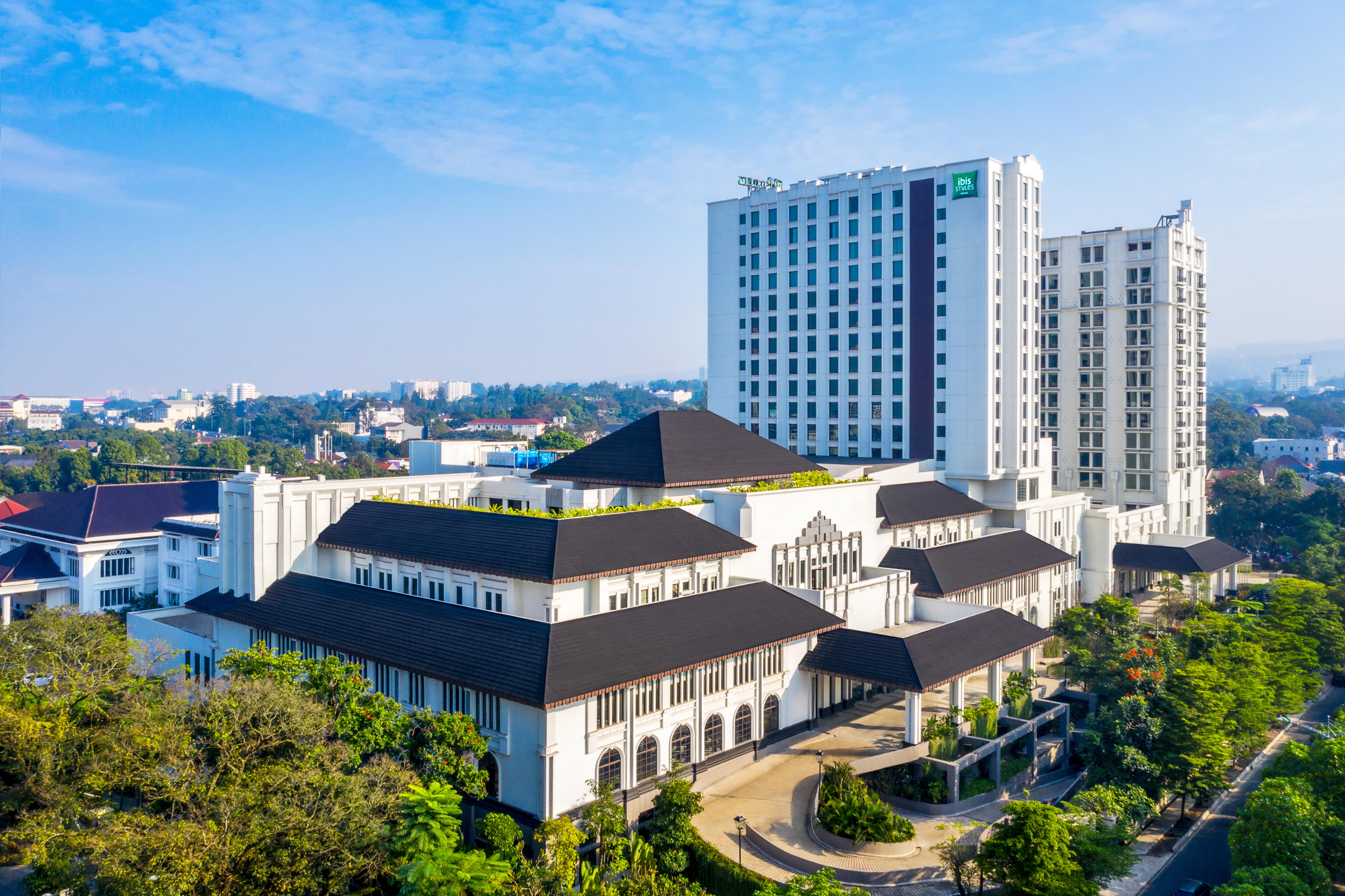 Ibis Styles Bandung Grand Central Exterior photo